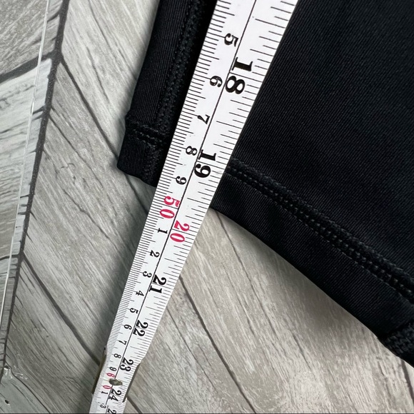 NWT GapFit High Rise Capris in Sculpt Revolution Xs - Picture 9 of 11